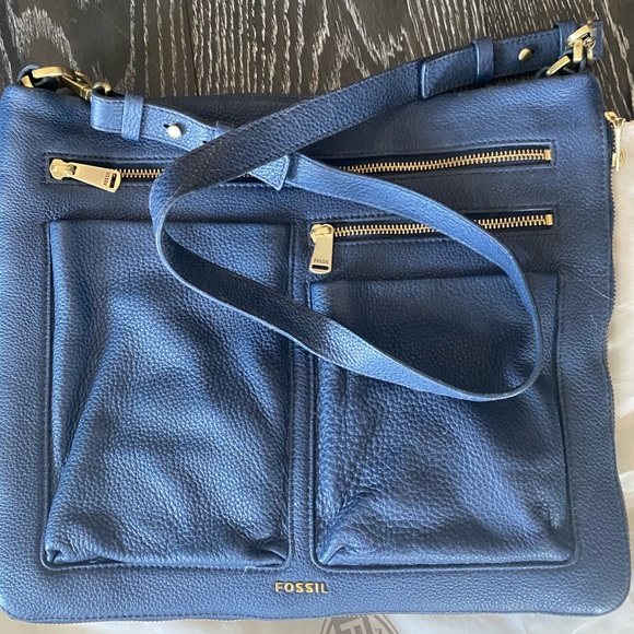 NWOT Fossil Bag with straps - Picture 2 of 3